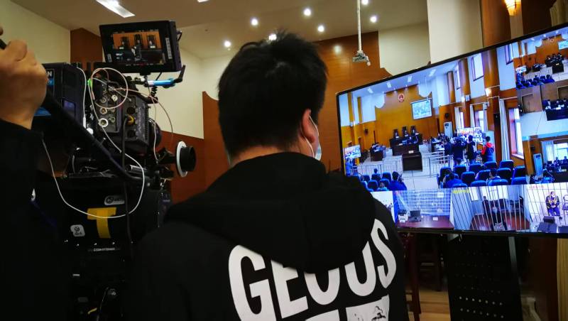 AI生成VS人工创意——漳平市广告片拍摄公司的技术浪漫主义实践
